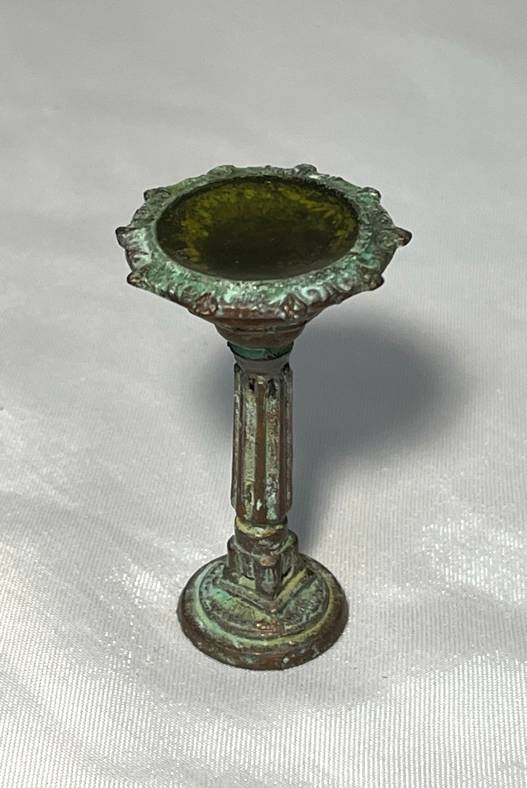 Dollhouse Miniature Ornate Verdigris Metal Birdbath W/Faux Water Top