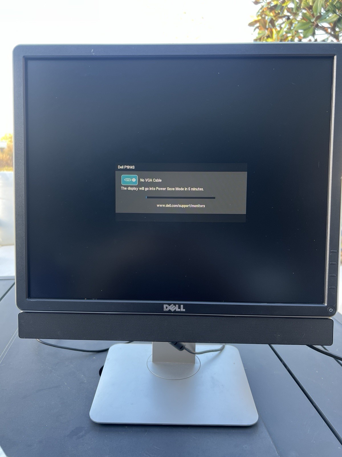 Dell P1914Sc 19-inch 1280x1024 DisplayPort DVI VGA 4-Port USB LCD Monitor