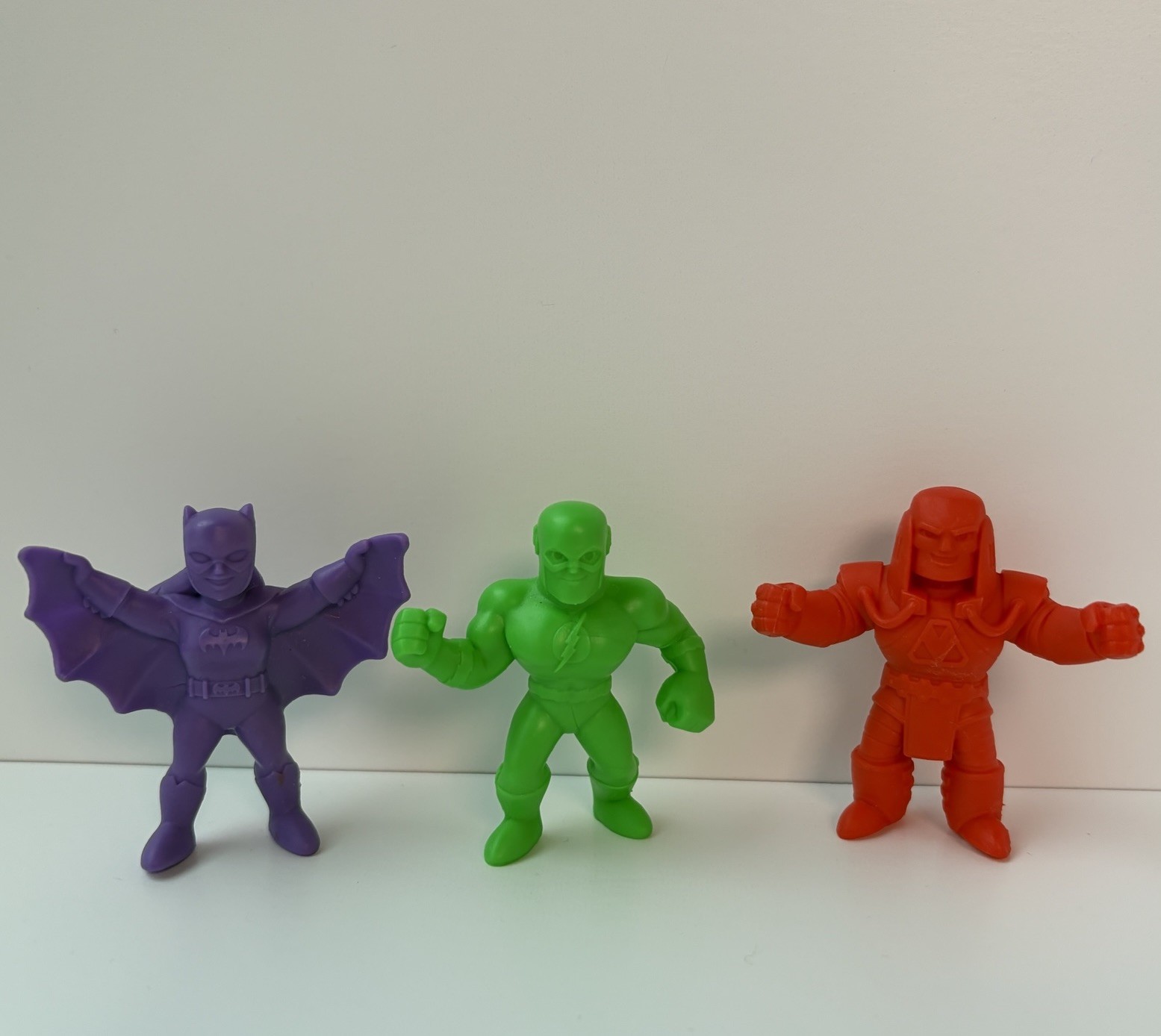 Wendy's DC HEROES Kids meal toys 2023 Batgirl Flash Lex Luthor Green Purple Red