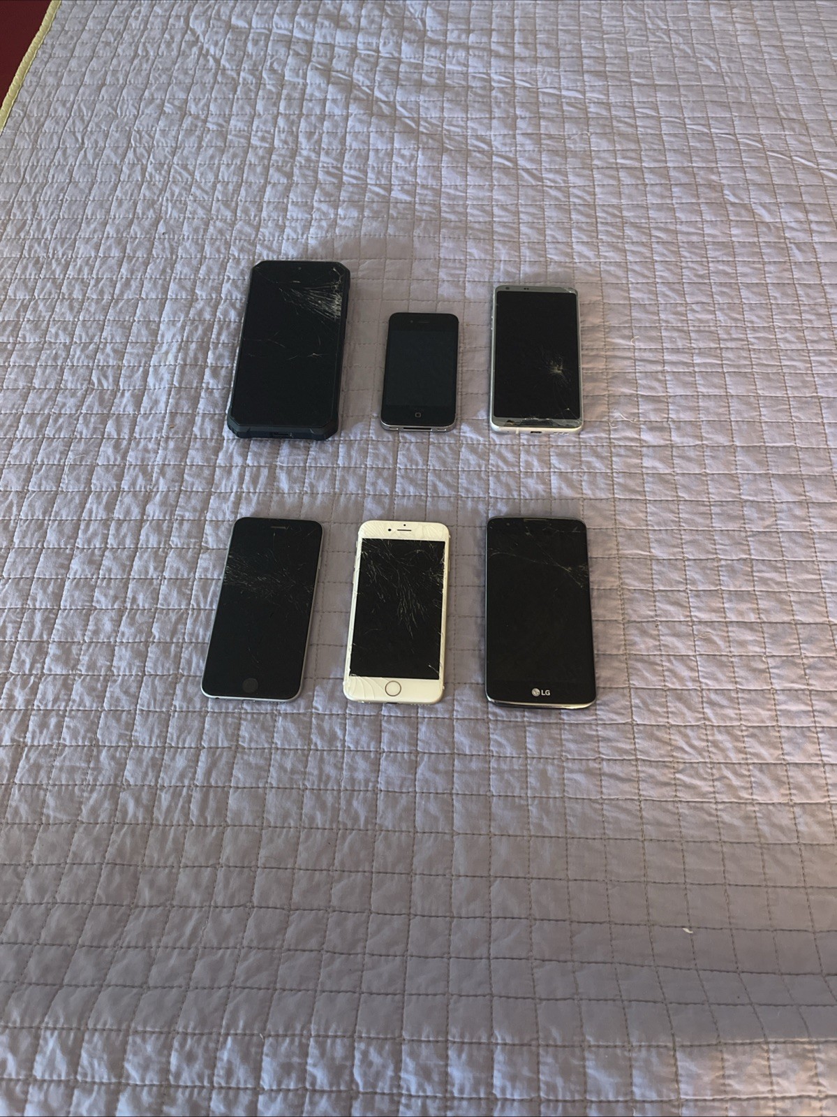 lot of phones for parts or repair