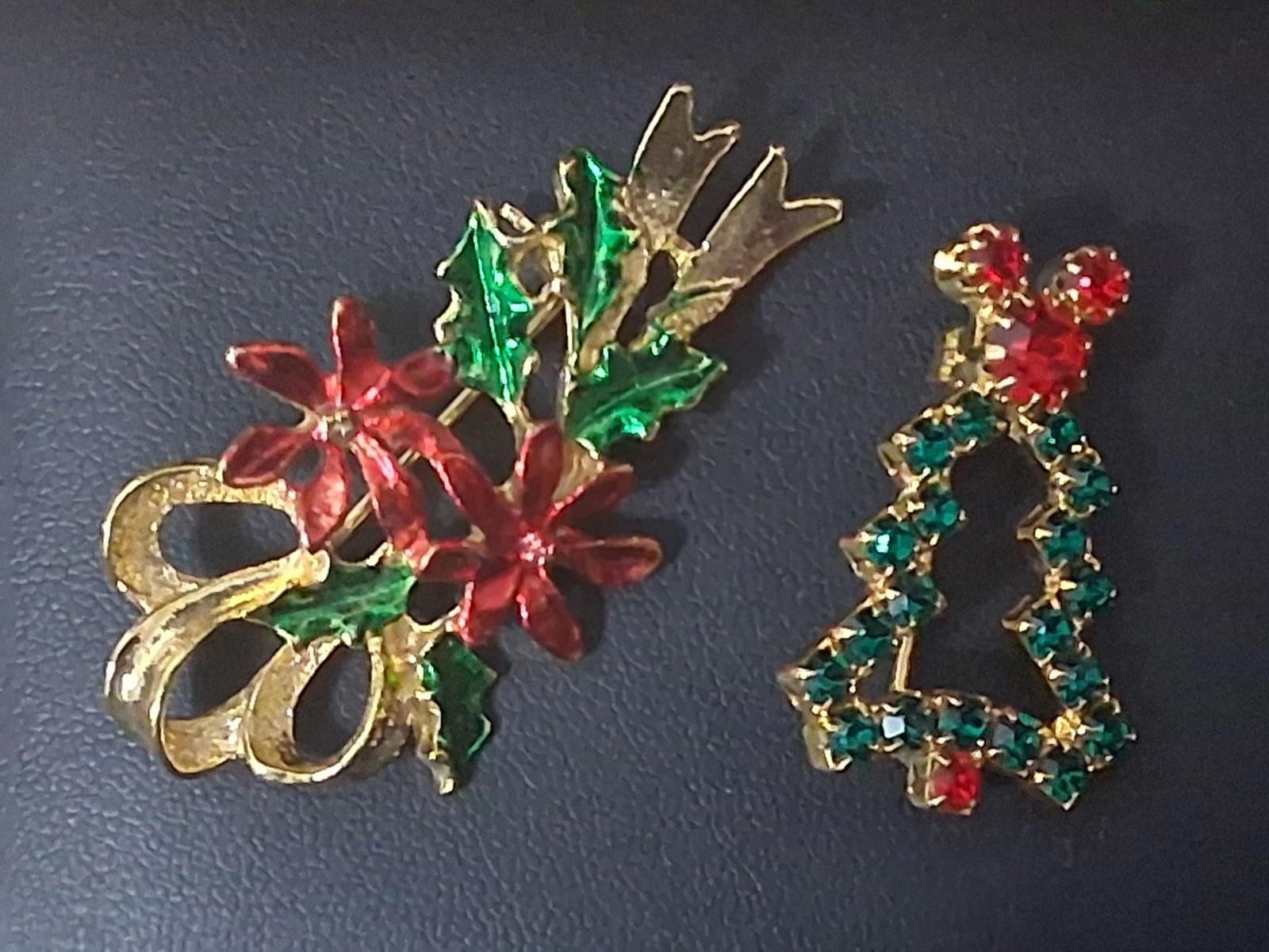 Vintage Christmas Brooch Pin Pair Rhinestone Tree NewView Poinsettia Holly Gold