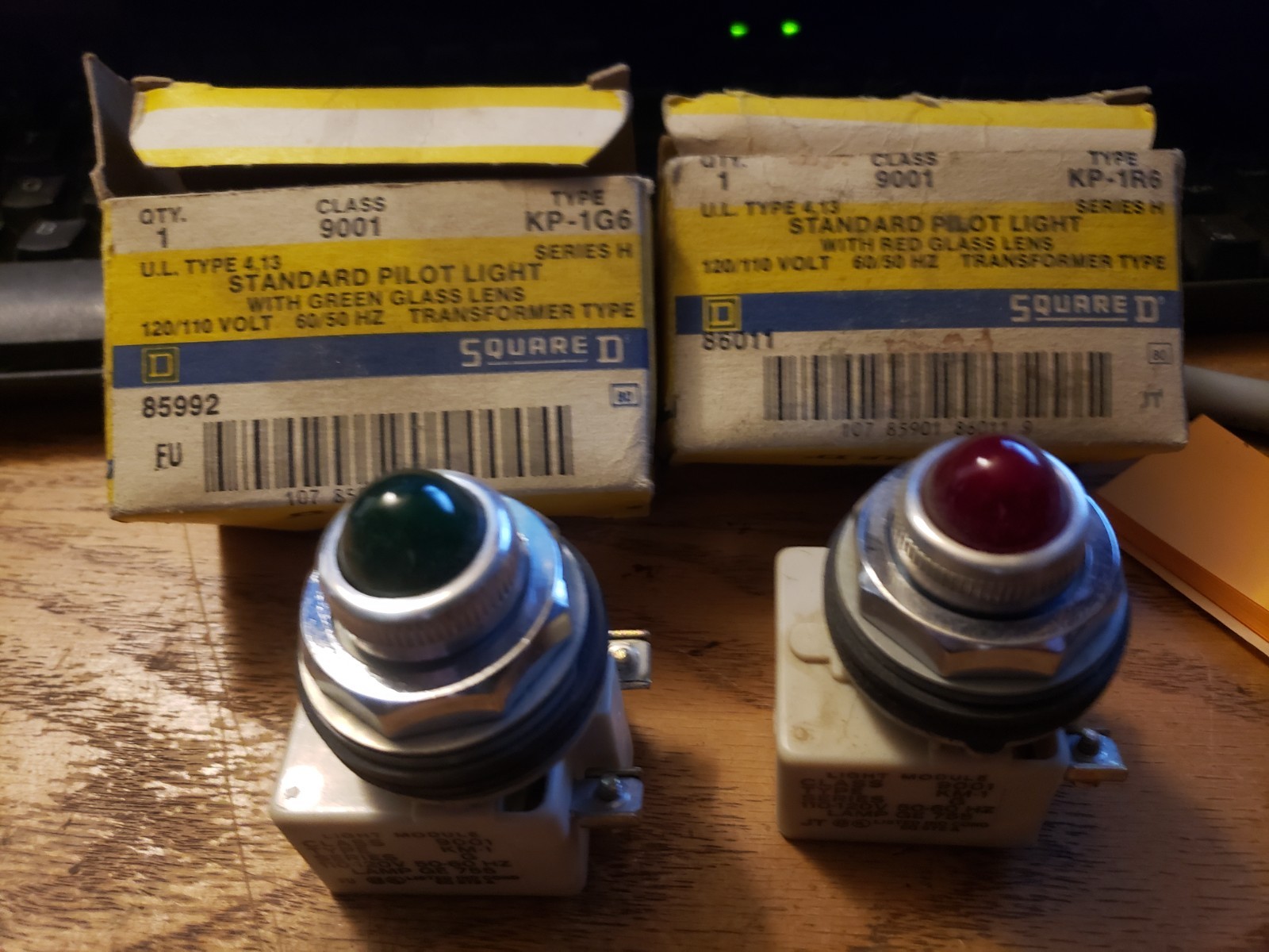 NEW OLD STOCK! SQUARE D 120V GREEN & RED PILOT LIGHT 9001-KP-1G6 & 9001-KP-1R6