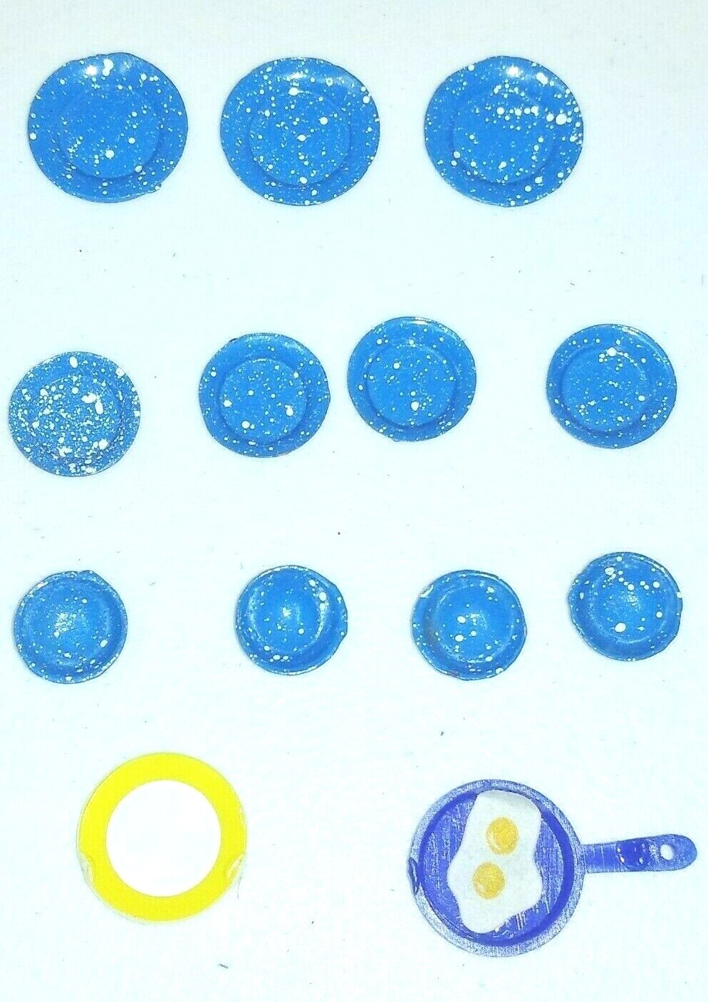 VTG TOMY DOLLHOUSE  MINIATURE  BLUE SPLATTERWARE DISHES