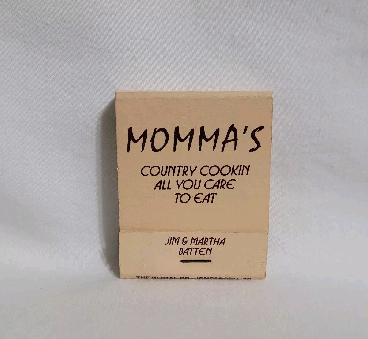 Vintage Momma's Restaurant Matchbook Cherokee North Carolina Advertising Full