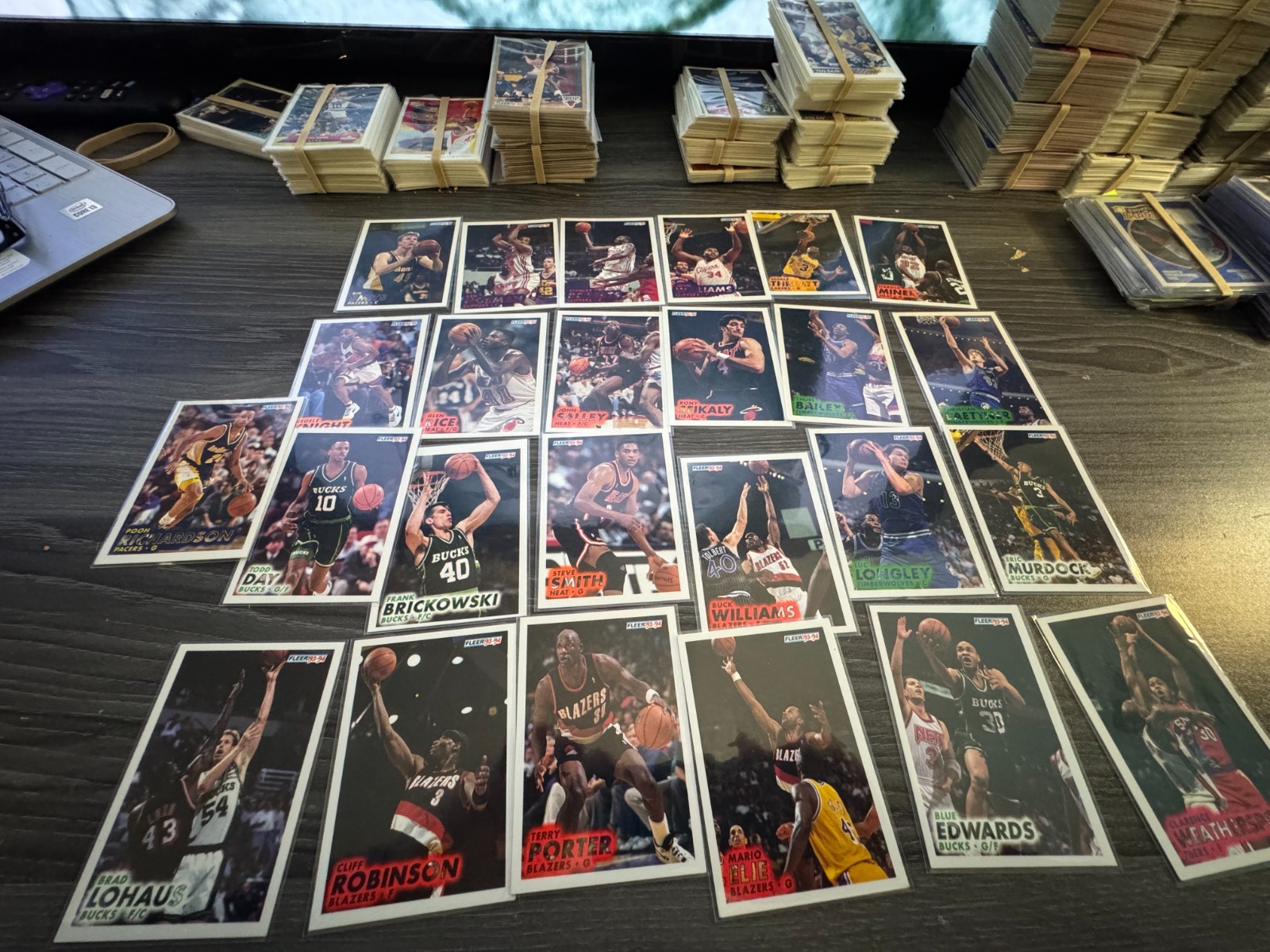 Lot of Vintage Basketball Cards(437)