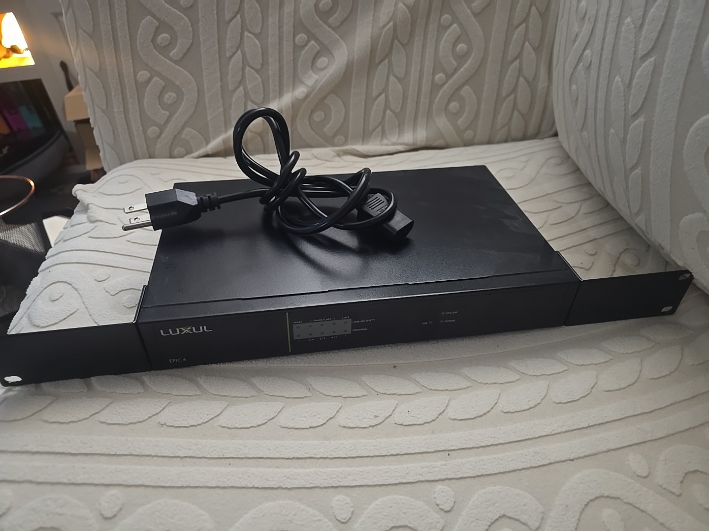 Luxul Epic 4 Multi-WAN Gigabit Router  + Mounts - Used