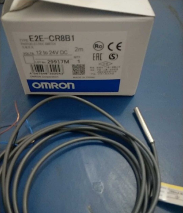 1PCS E2E-CR8B1 E2ECR8B1 Sensor -New #jg