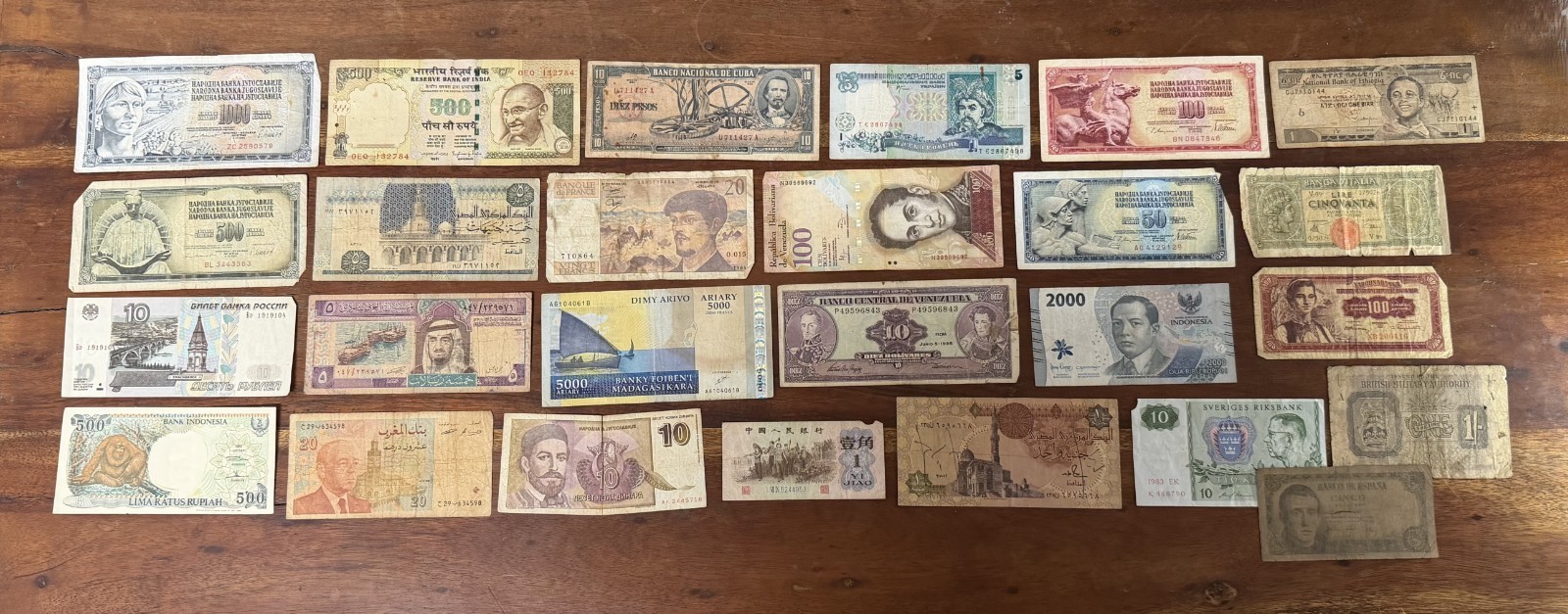 Lot 25 Billets de Banque Toutes Différentes (Ref:L-69)