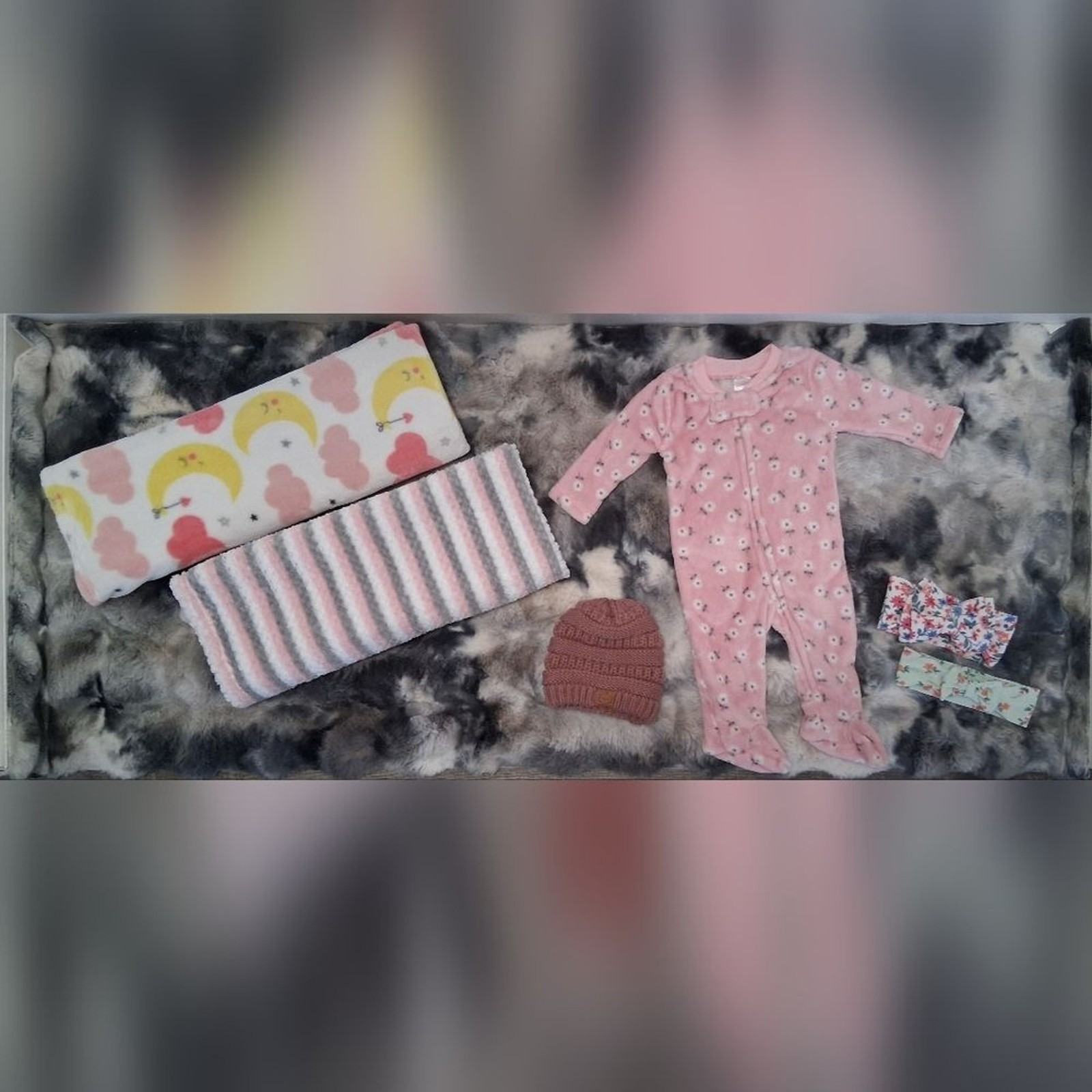 BUNDLE BABY GIRL, 3/6 MOS,2 Receiving Blanket, 1 Baby Romper, 1 Cap, 2 Headbands