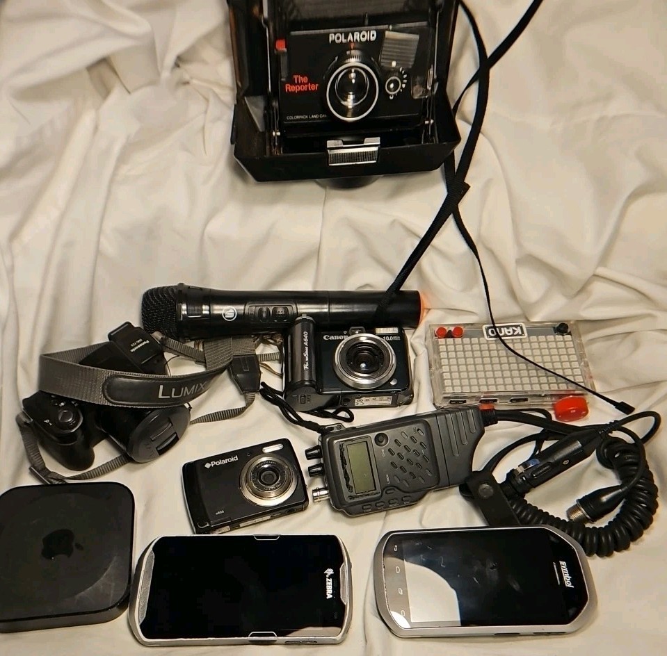 Electronics Bundle (10) PARTS OR REPAIR! UNTESTED! Cameras, Scanners, Apple TV 