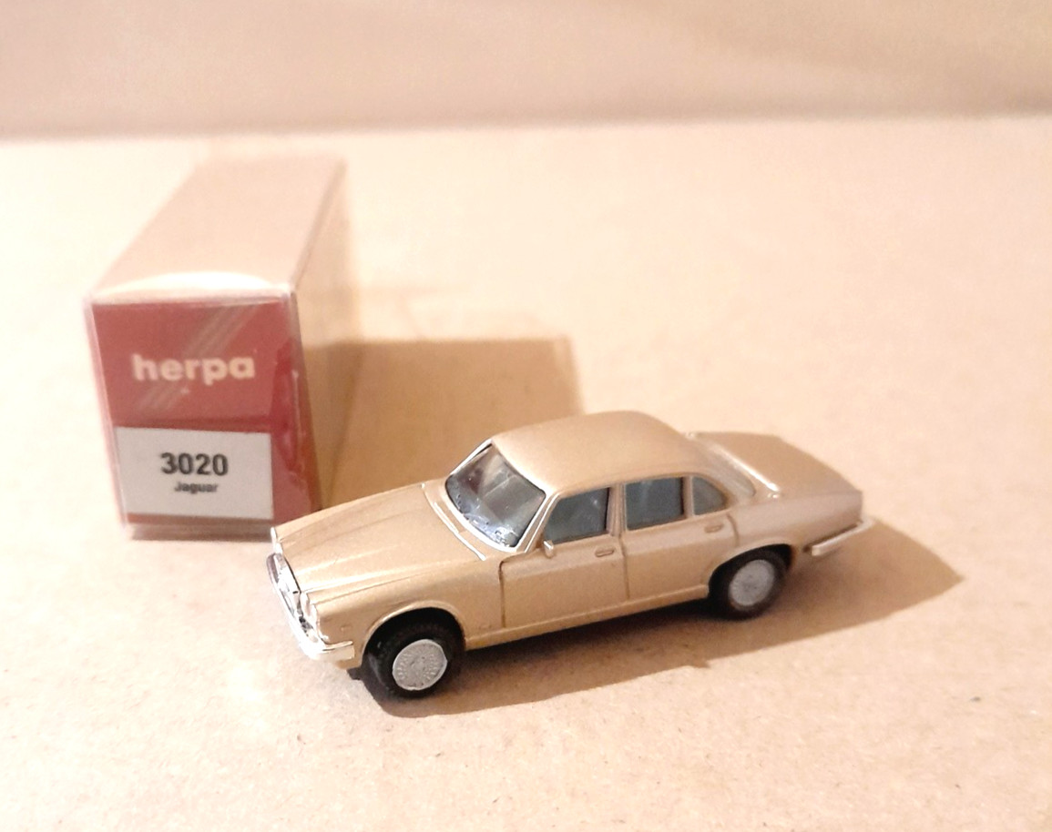 1/87 JAGUAR XJ 6/12 , metallic grey - Herpa 3020 - original box