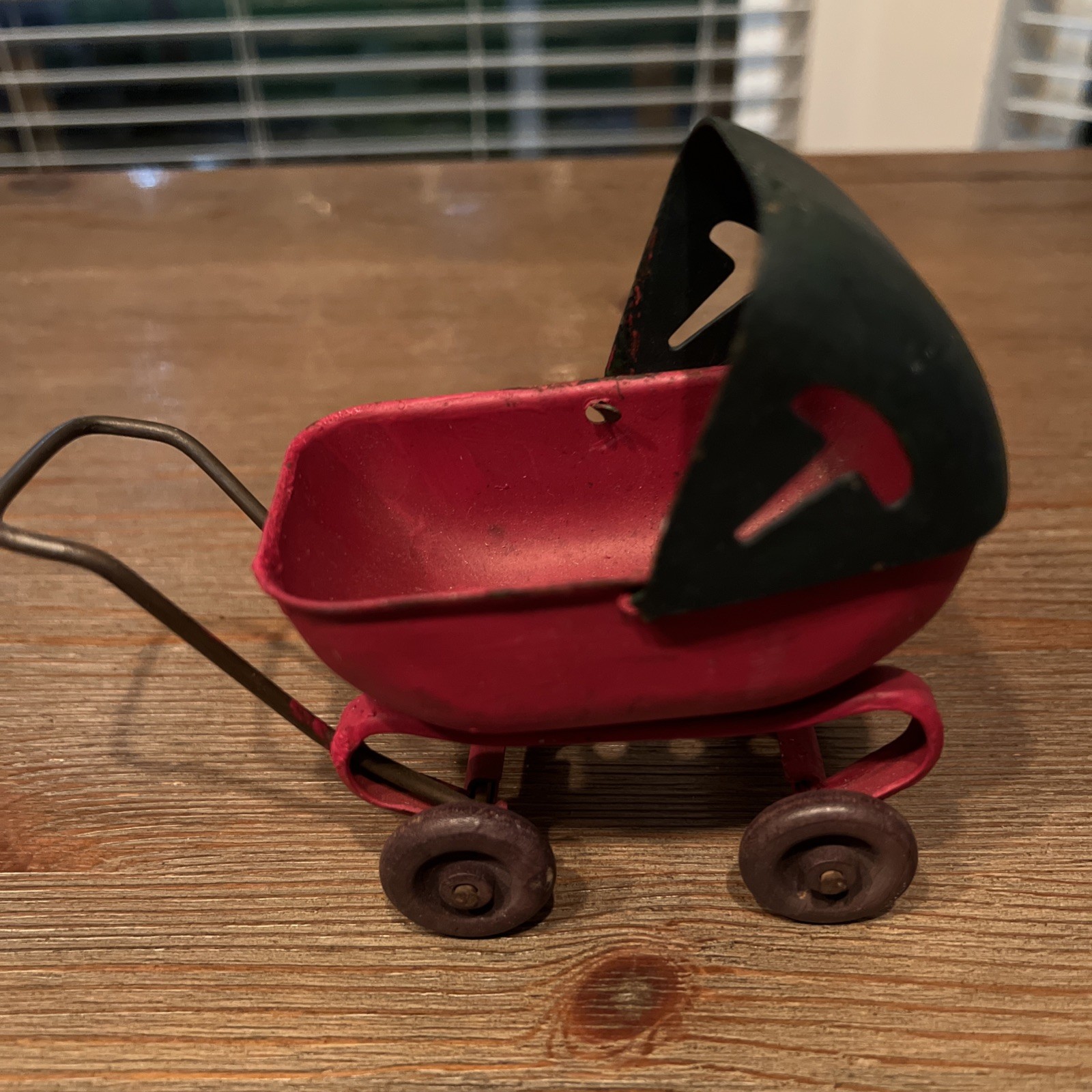Vintage 1930s Wyandotte Miniature Baby Doll Buggy/Carriage Christmas