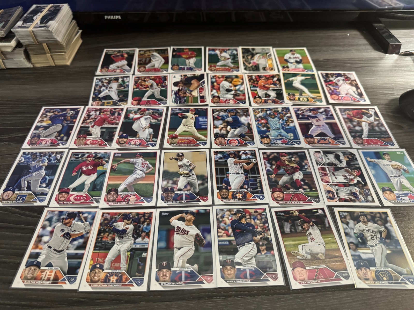 Lot of Vintage Baseball Cards(274)