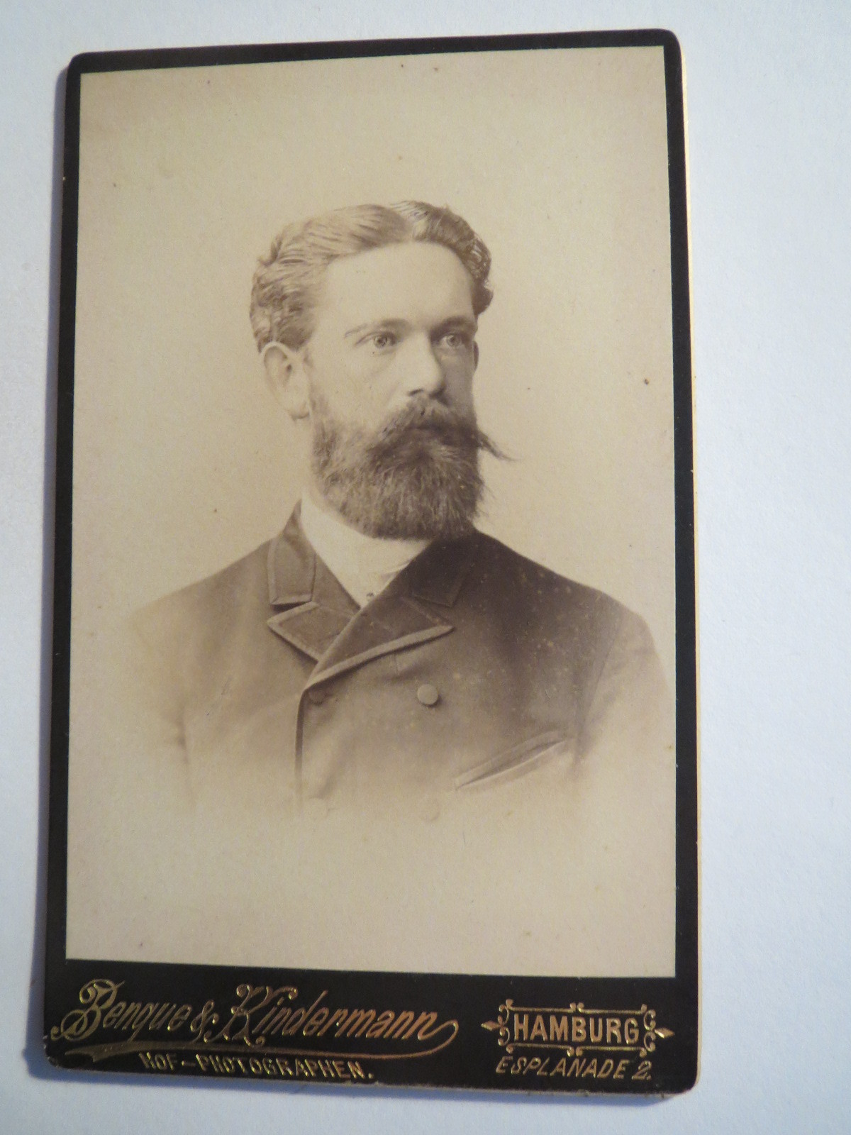 Hamburg - Man with Beard in Suit - Portrait / CDV