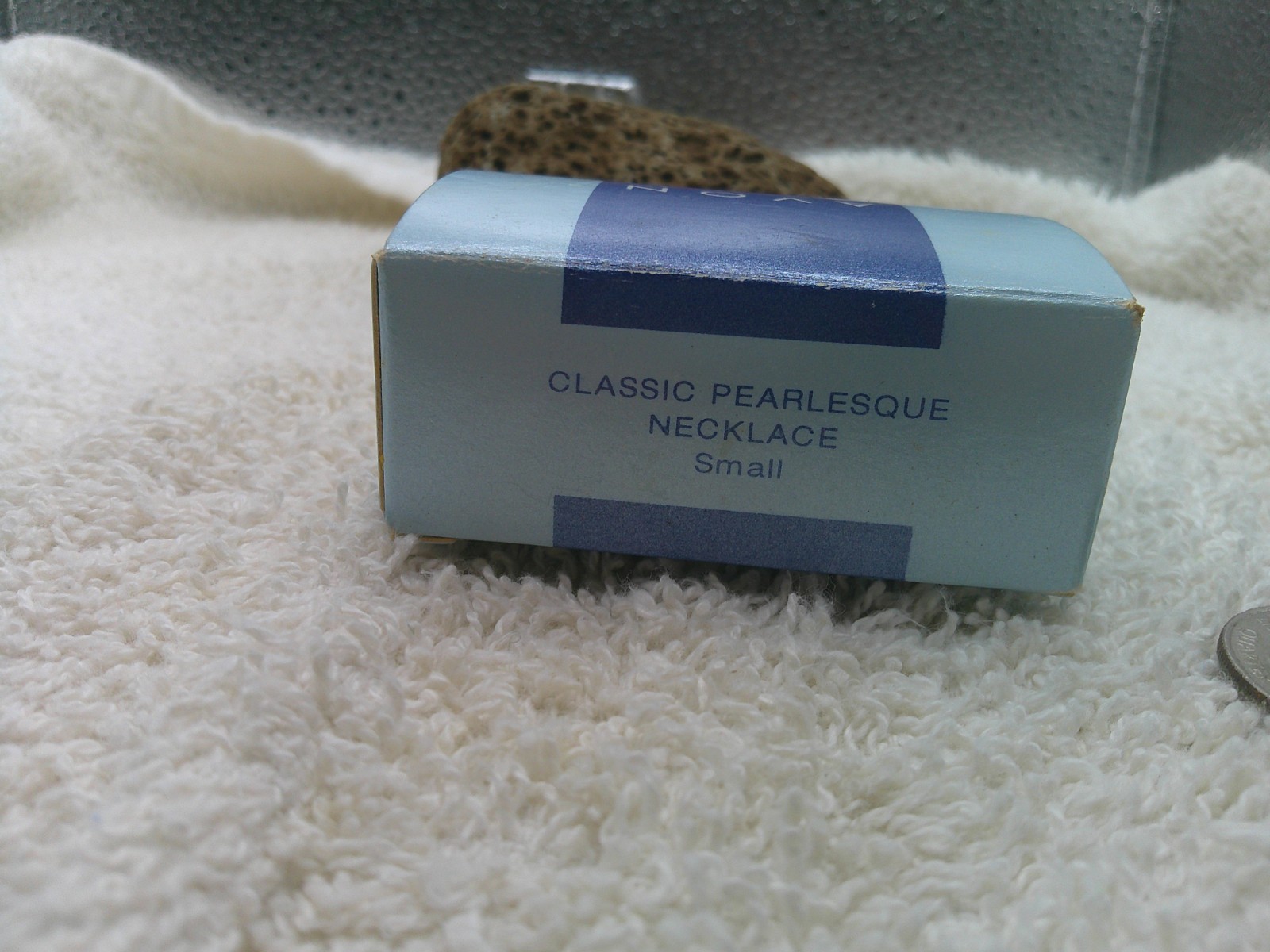 2001 Avon Classic Pearlesque Necklace -small  17" - NIB