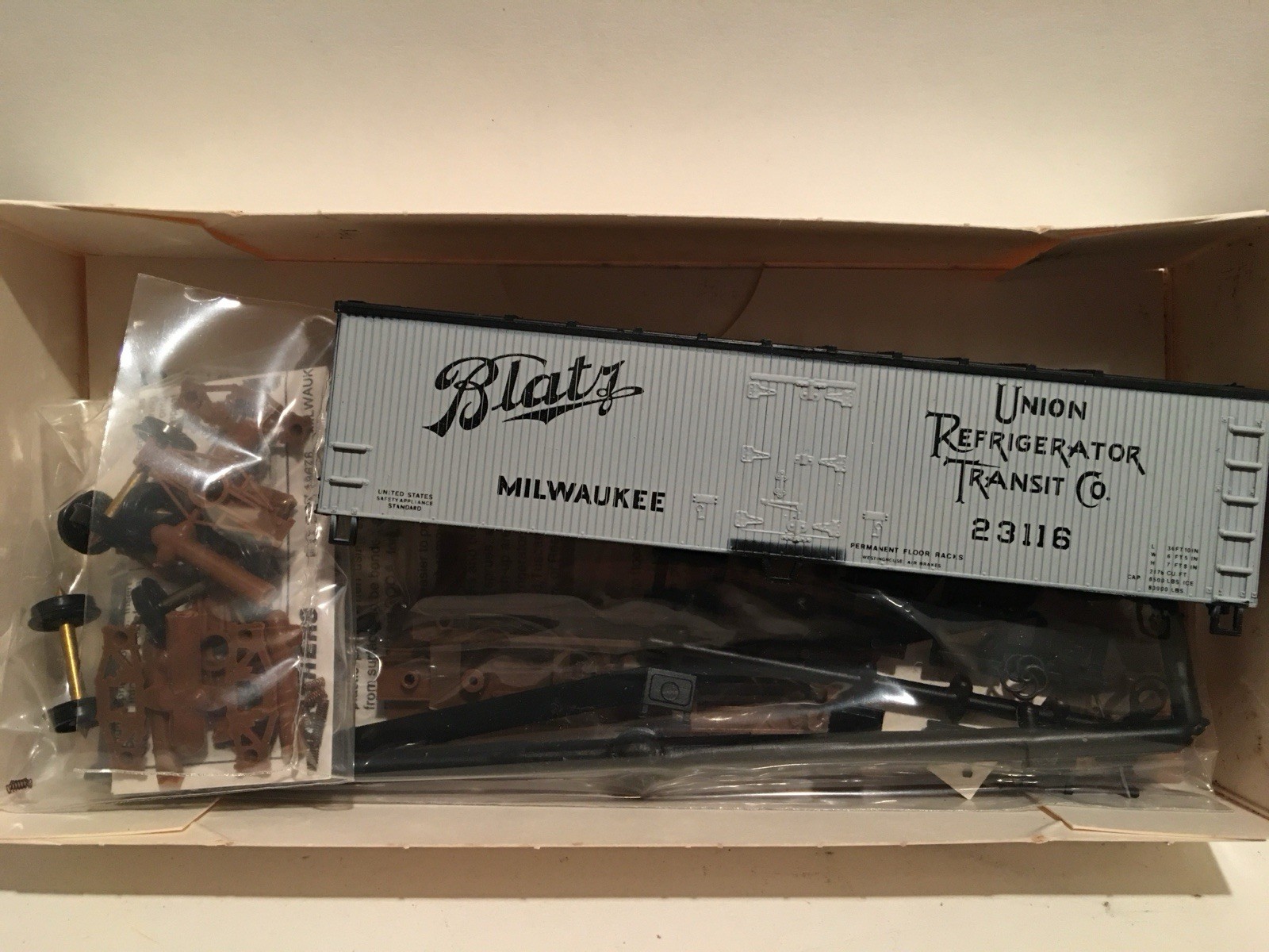 HO Walthers 932-2468 Blatz 40’ DS Wood Reefer Boxcar Unassembled Kit