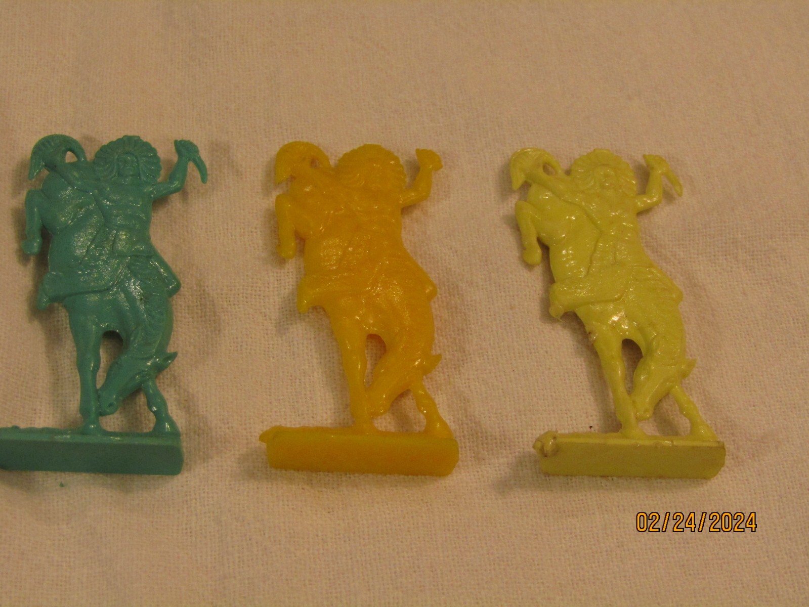 Promo Nosco Cracker Jack Gum Ball Hard Plastic Indian Warrior Horse 3 1950s