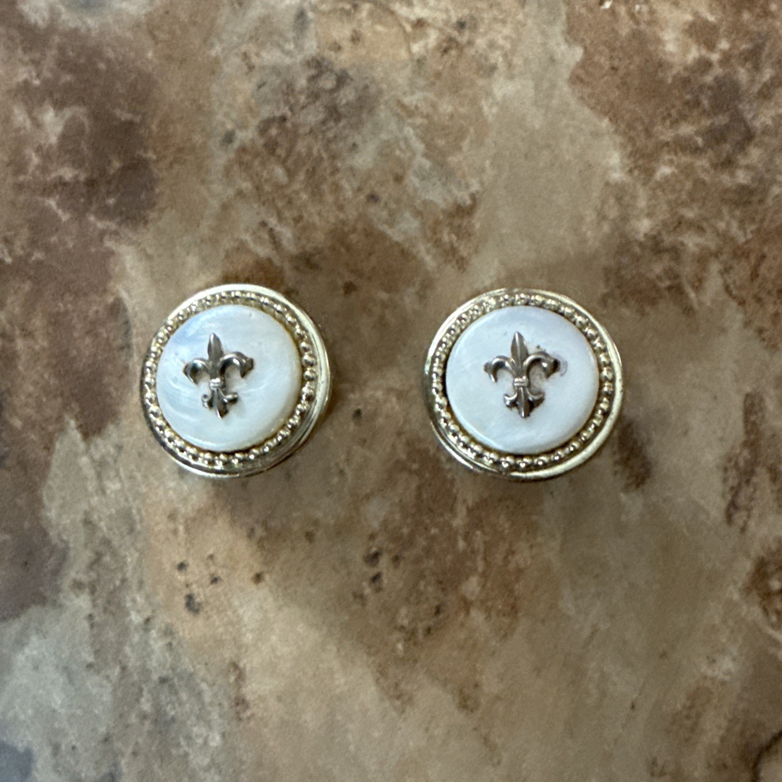 Vintage Gold Tone Off White Enamel Fleur De Lis Clip-On Earrings Button 80s