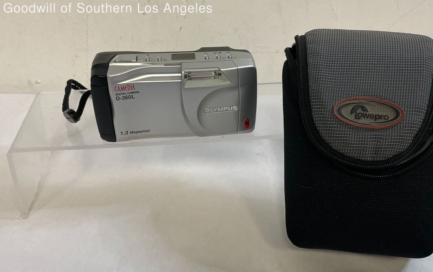 Olympus Digital Camera Camedia D-360L Camera w/Case