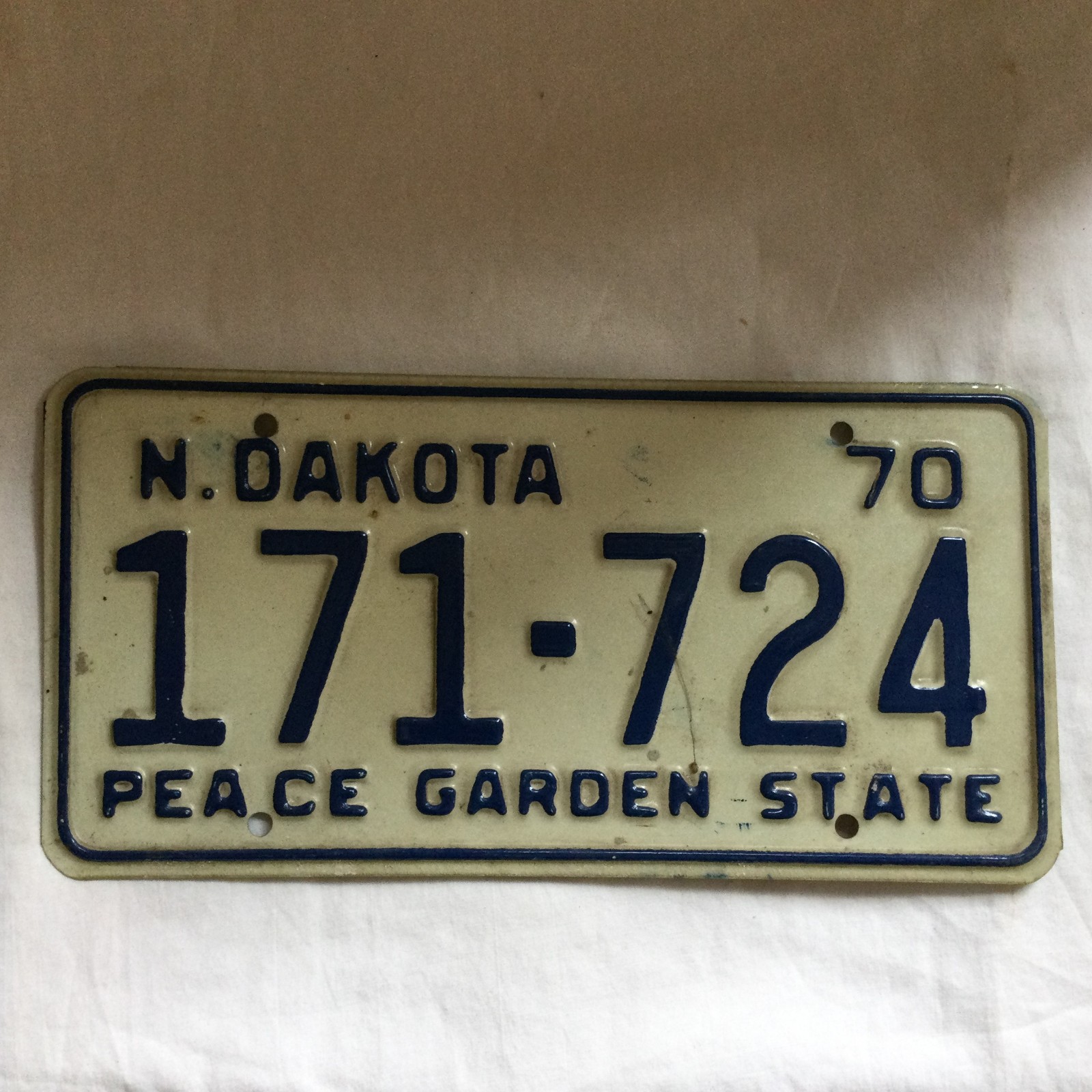 Vintage 1970 North Dakota Peace Garden State License Plate 171-724 PS