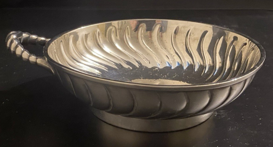 Antique American Meriden B. Silver Quadruple Plated Handled Bowl or Porringer