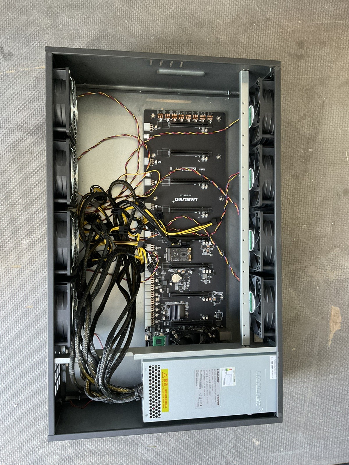 8 GPU CRYPTO MINING RIG WITH 2500W PSU - Surface scratch Case - No Power Cable