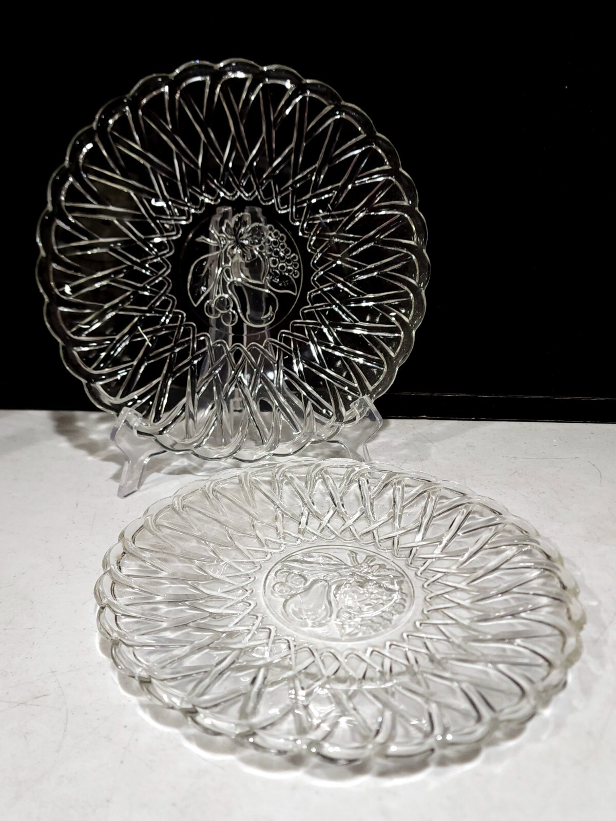 SET OF 2- Indiana Glass Pretzel Fruit Center 9 1/8" Dinner Plates