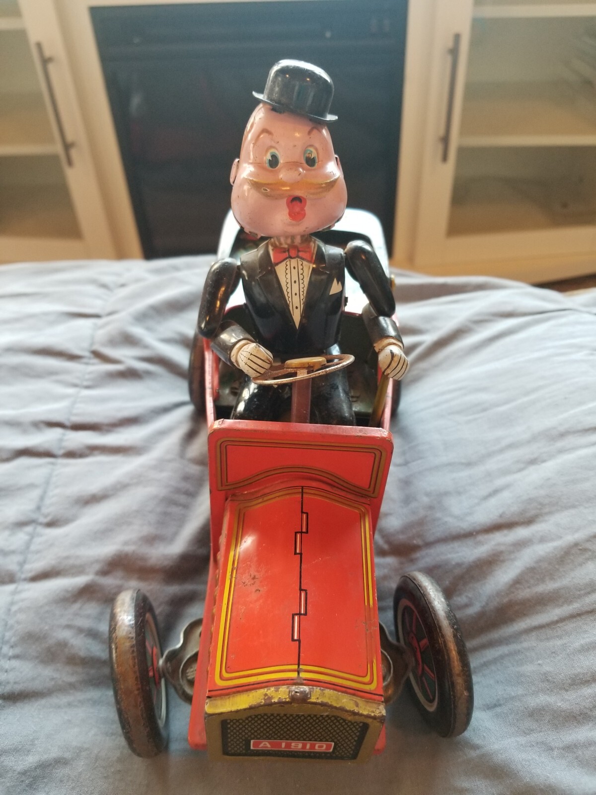 Vtg T.N Of Japan Classic A1910 Golden Jubilee Shaking Car and Driver Battery