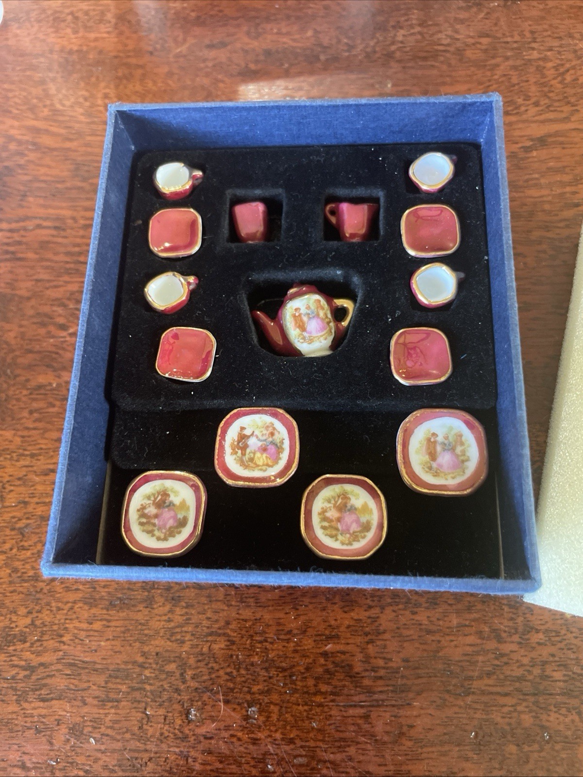 Reutter 112 Porcelain  Tea Service 15 Pieces, Original Box,  18K Gold Trim