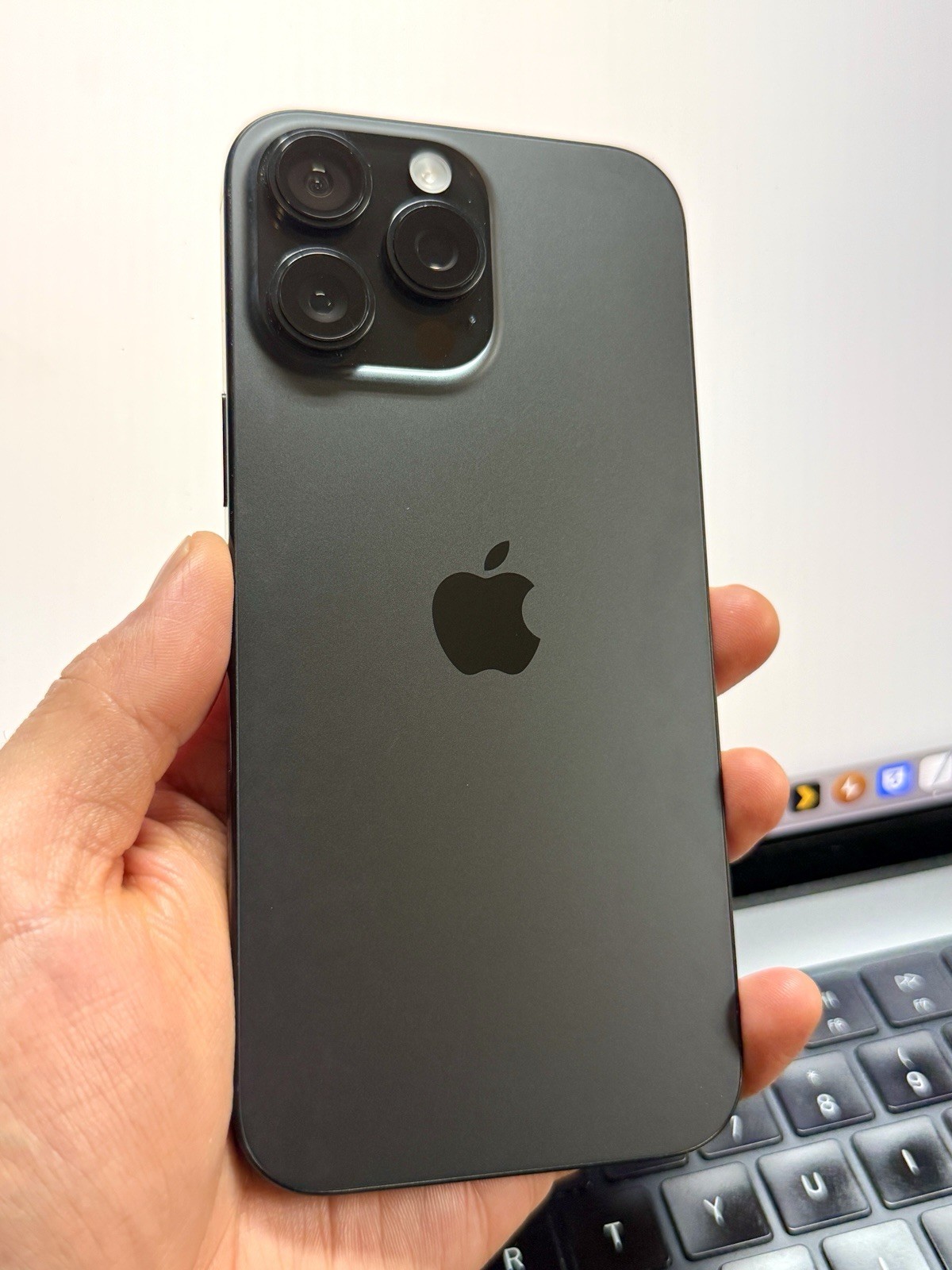 Apple iPhone 16 Pro Max (98% Batt) Factory Unlocked 256GB Black Titanium #24276