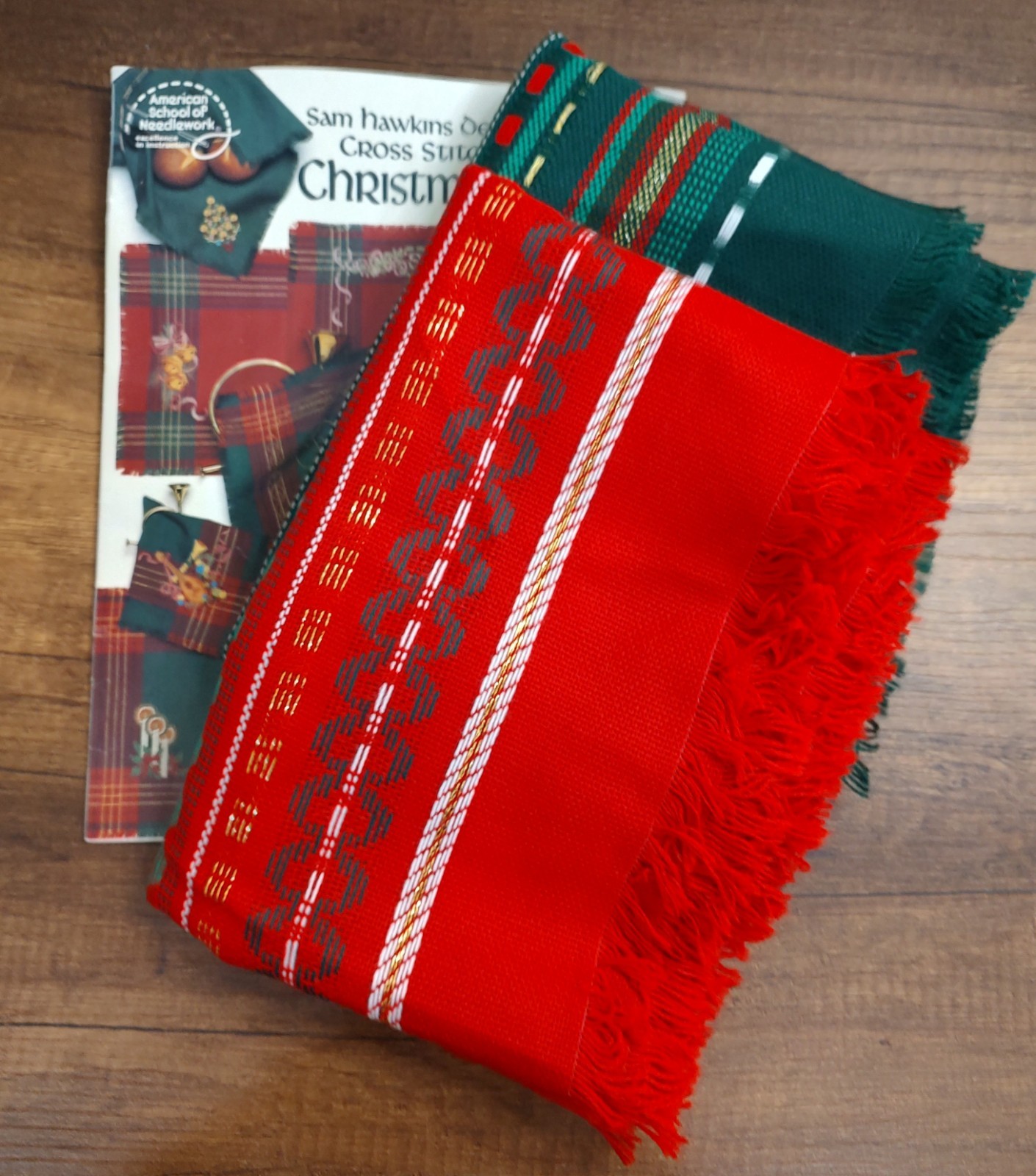 Vtg Cross Stitch Christmas Plaid Fabric Book 3531 And Fabric Lot D6