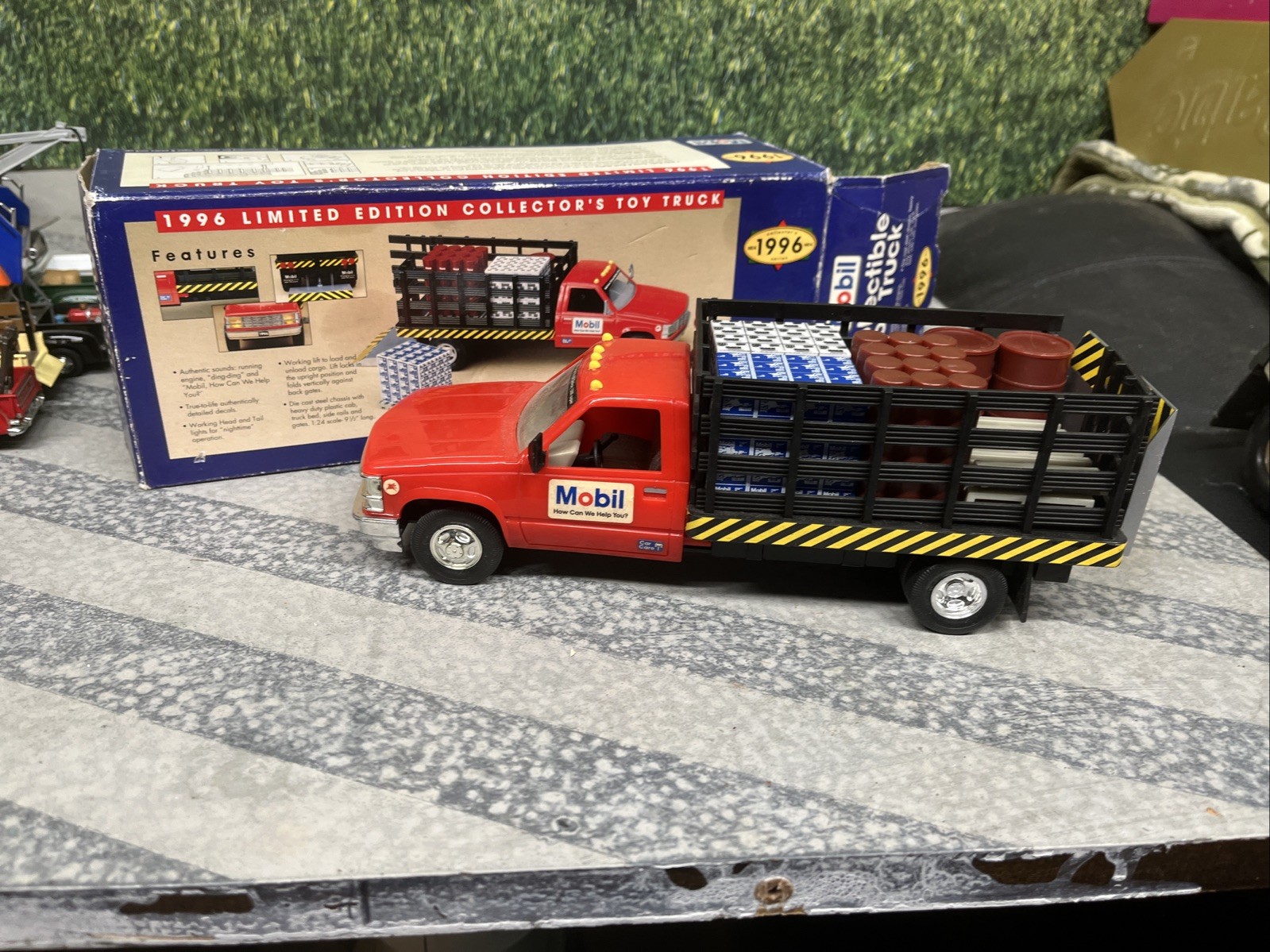 1996 Mobil Limited Ed Collector's Toy Stake Truck Working Lift Lights Sound 1:24