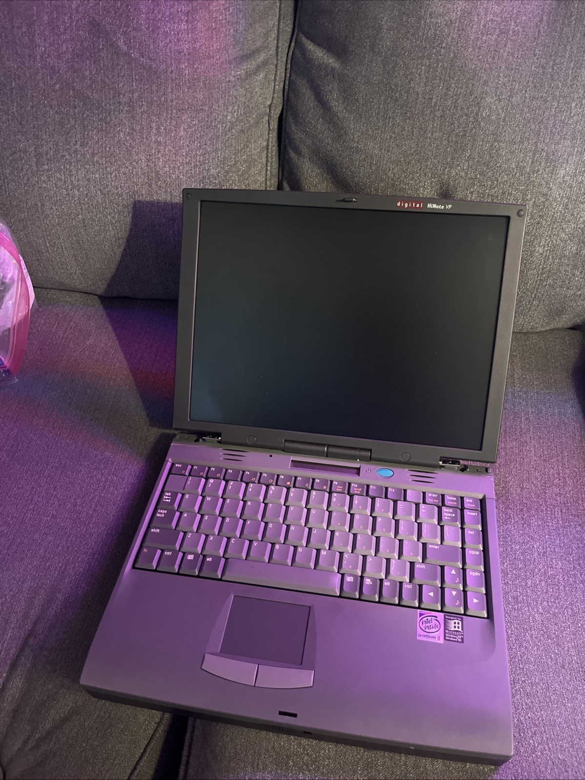 Dec Digital Hinote VP TS30H Laptop Pentium II 266MHz, 96MB RAM, 4GB HDD, Vintage