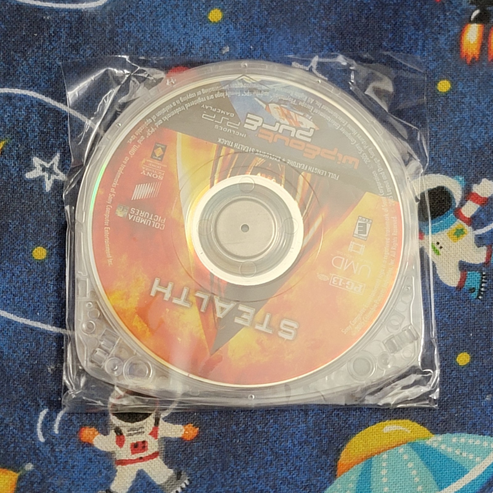 Stealth/Wipeout Pure (UMD, 2005) Sony PSP Playstation Portable game movie film