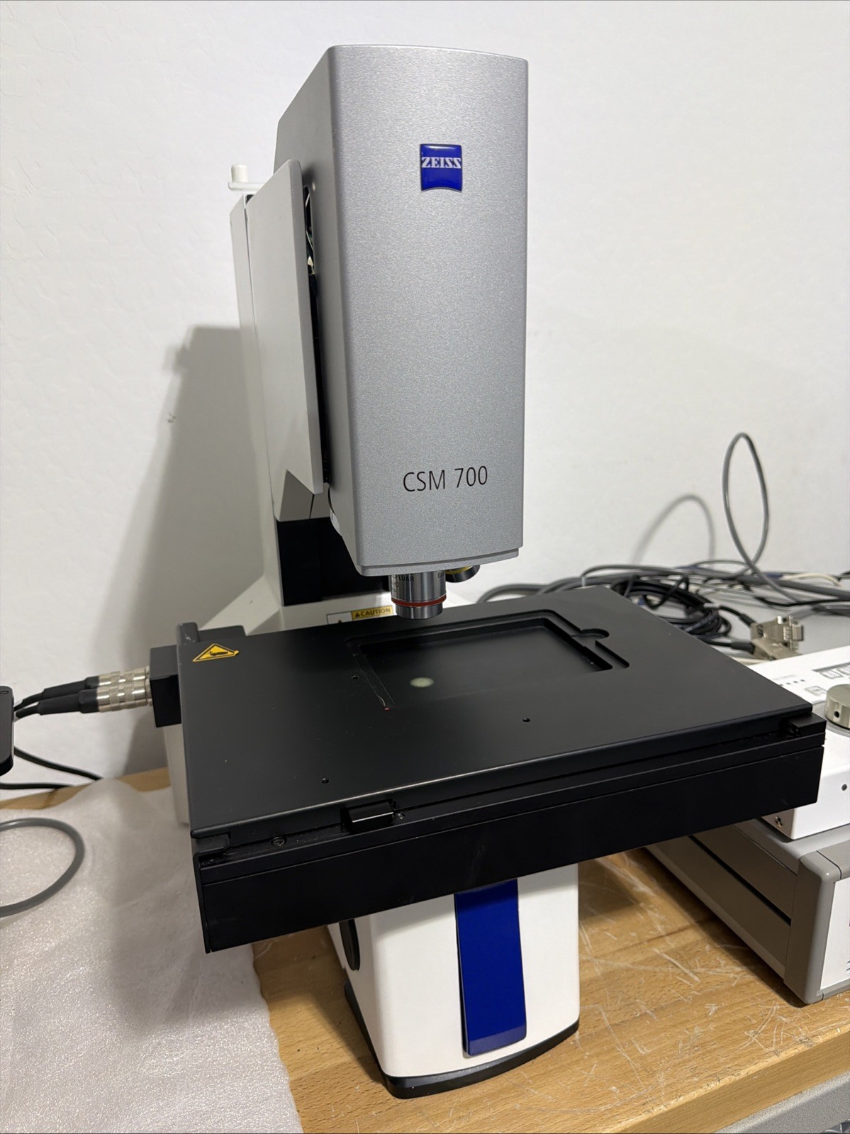 ZEIS, Axio CSM 700     CONFOCAL MICROSCOPE / 3D  w/ ZEISS EPIPLAN 5X & 10X