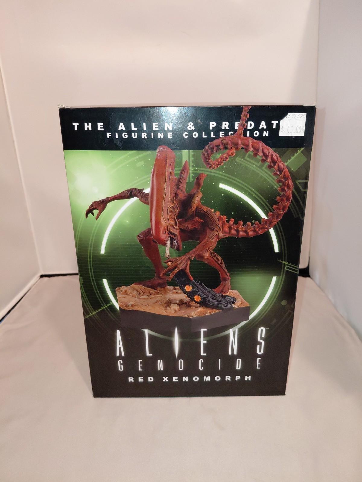 1x 2017 Eaglemoss Alien & Predator Figurine Collection – Red Xenomorph 