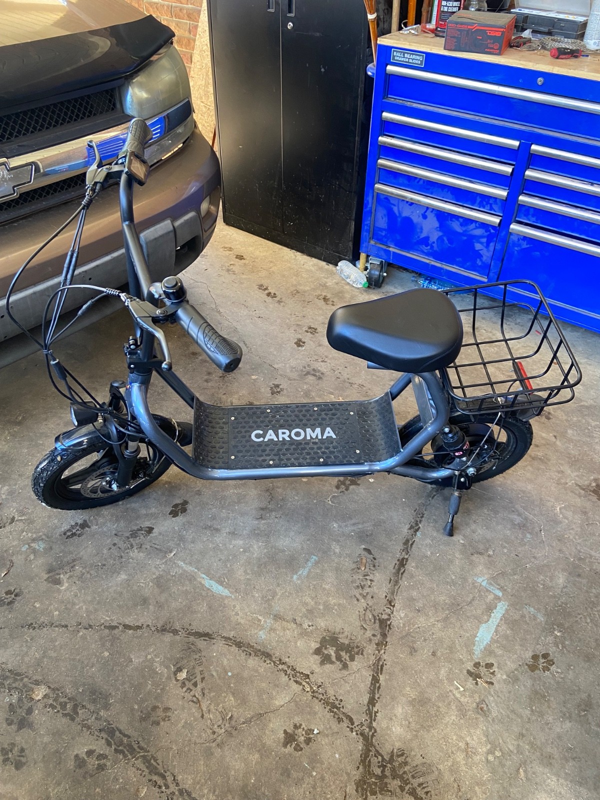 Electric scooter with lights and basket for adults and children