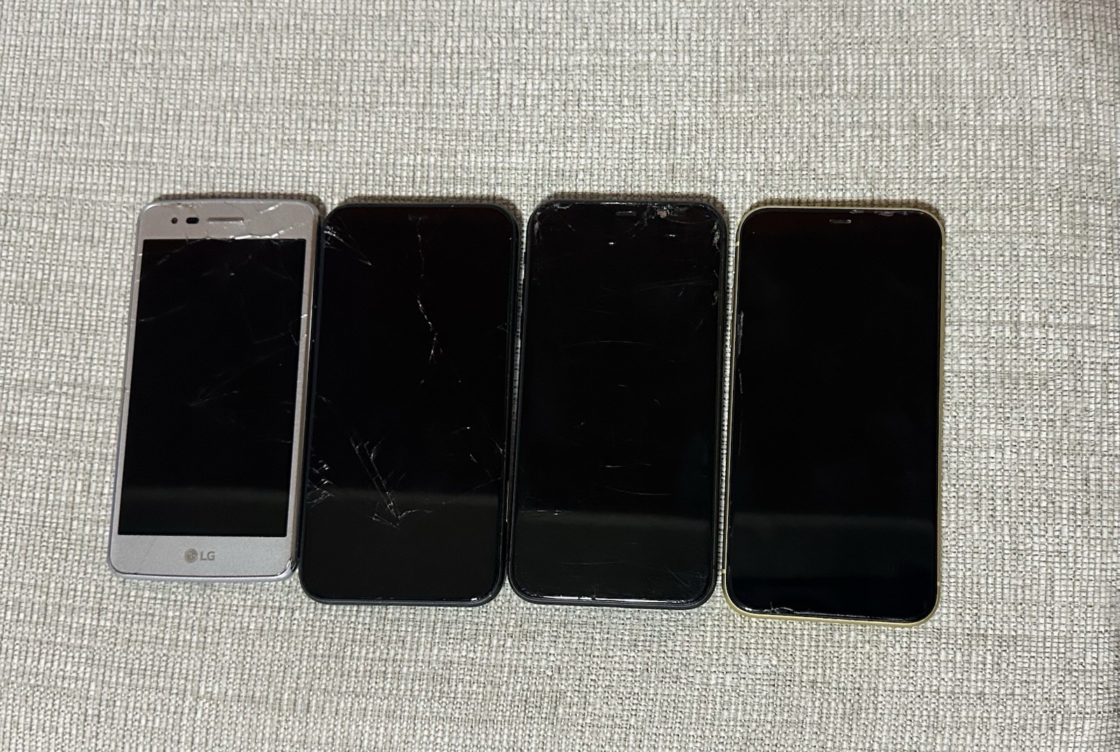 LG and 3 Apple Lot of 4 Cell Phones Mixed Models