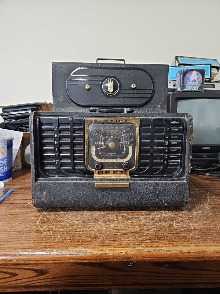 Zenith Transoceanic Radio G500 Chassis 5G40. For Parts.