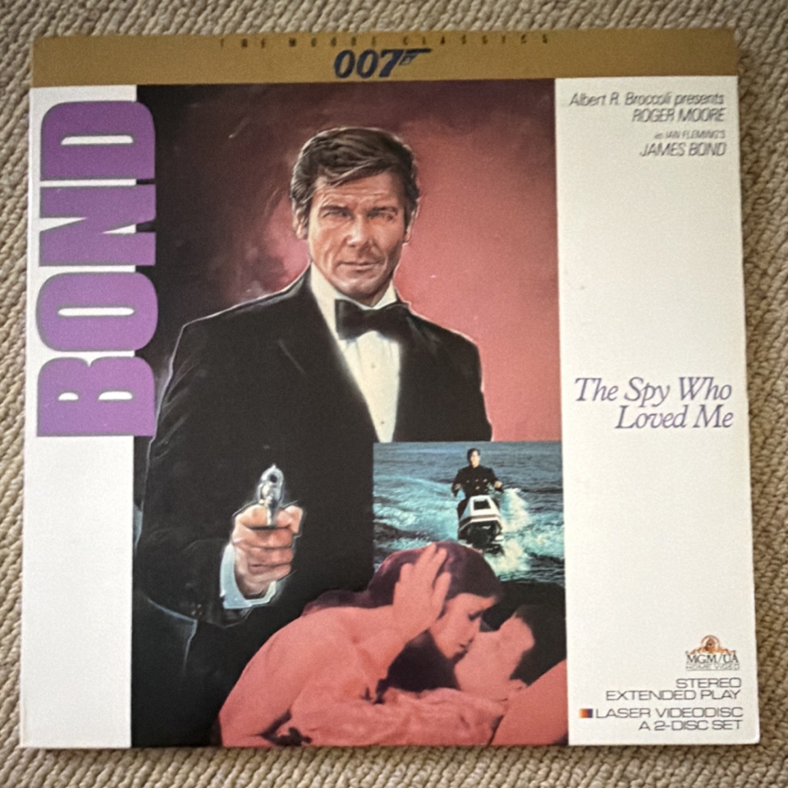 The Spy Who Loved Me LaserDisc Widescreen 2-Disc Roger Moore 1977 English