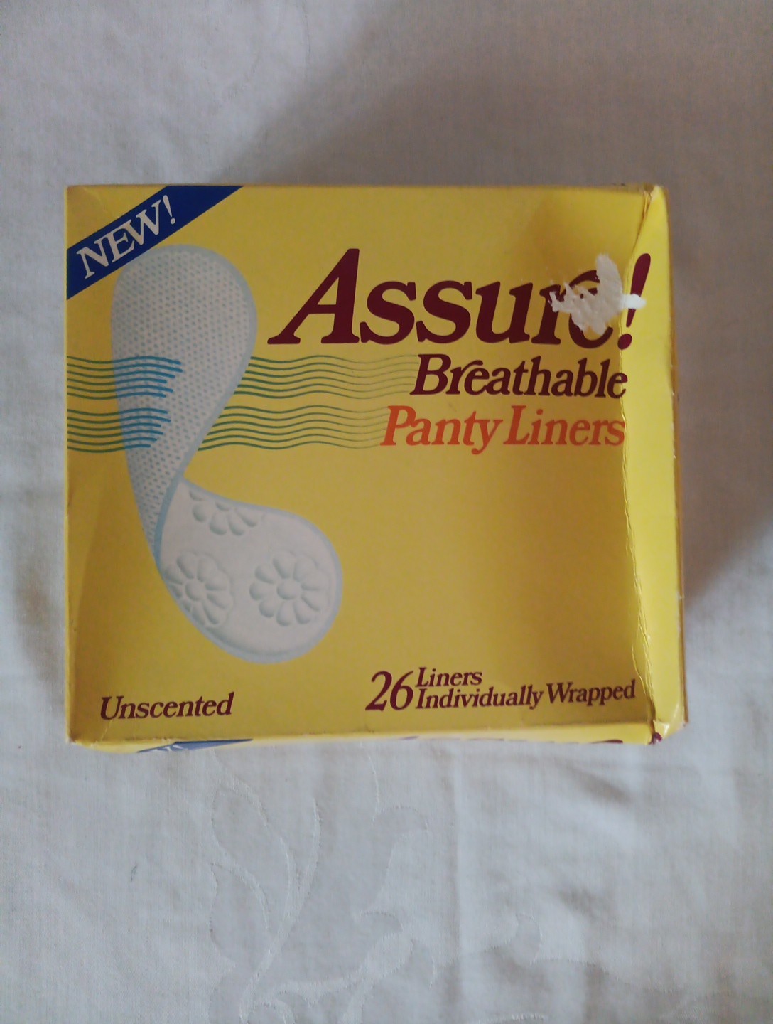 Vintage Assure Breathable Panty Liners Pads Sealed Damaged Box of 26 New