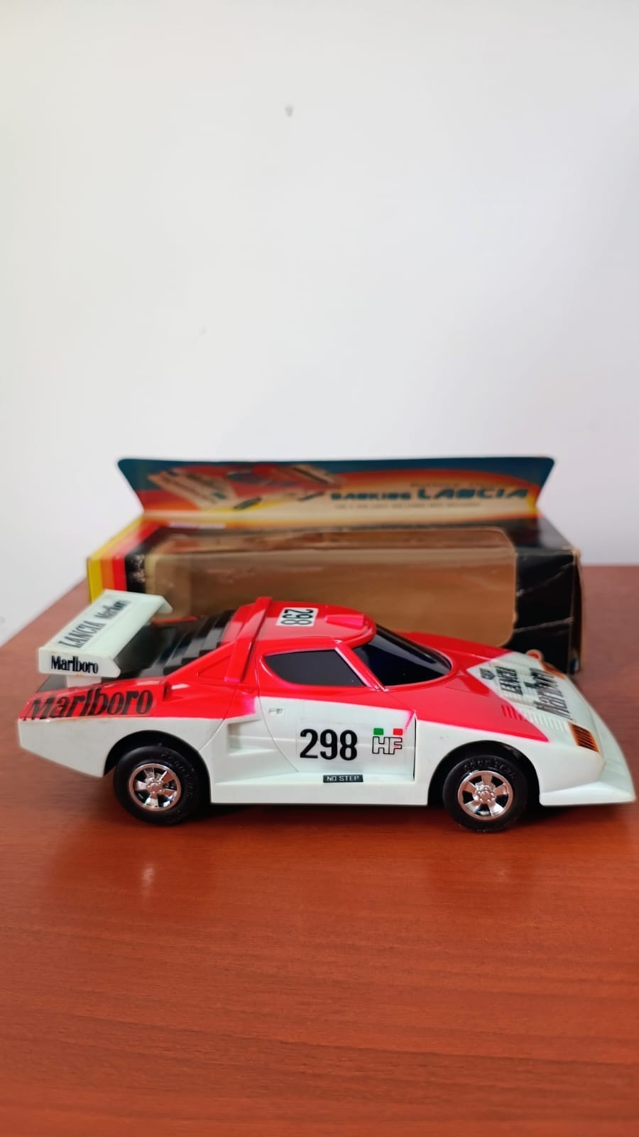 VINTAGE LANCIA STRATOS B/O BANKING ACTION * MARLBORO RED & WHITE * MADE IN HONG