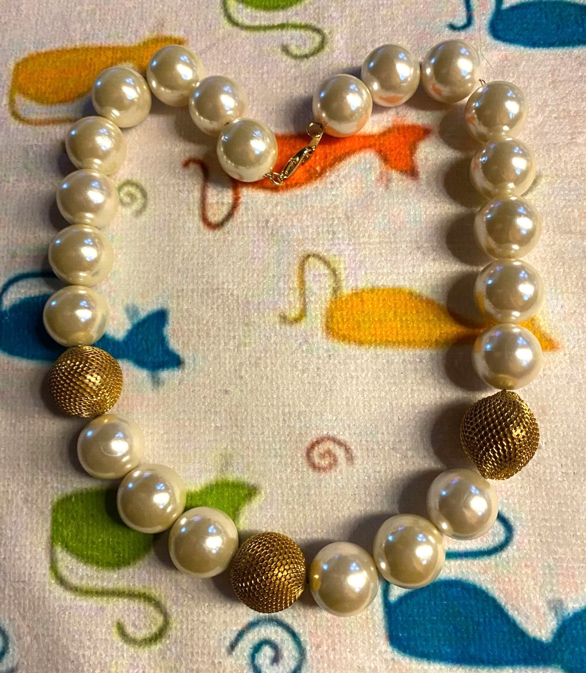 Single Strand Cream & Gold Mesh Lucite Choker Necklace Beads Vintage 18"