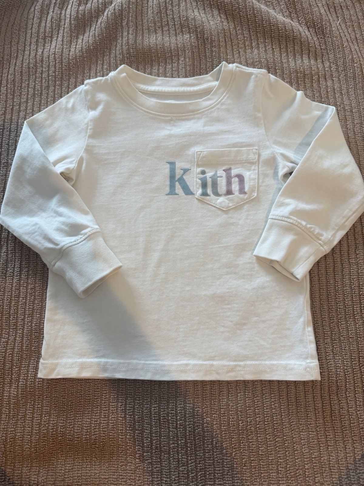 KITH Kids White Long Sleeve Cotton Pocket T-Shirt 2T Crew Neck Logo