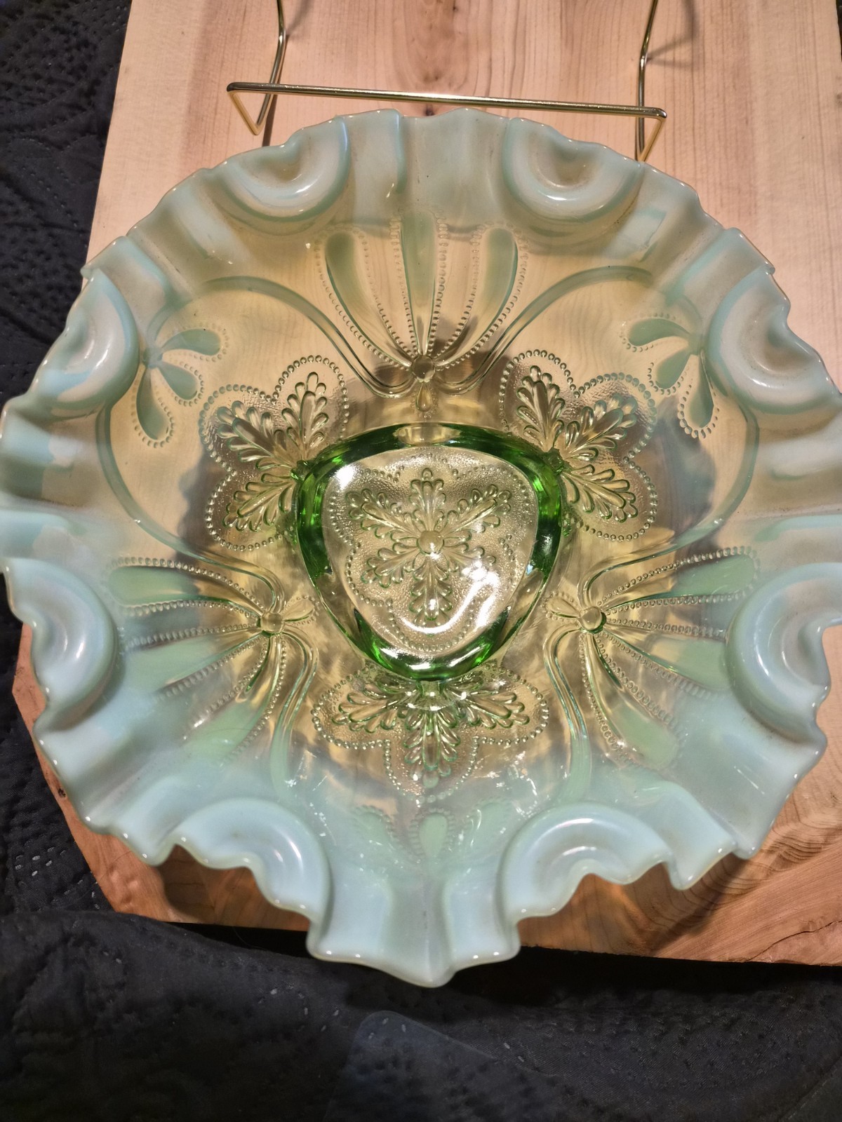 Jefferson Glass Cir 1903- 3 Ftd Green Opalescent Bowl Pattern Meander