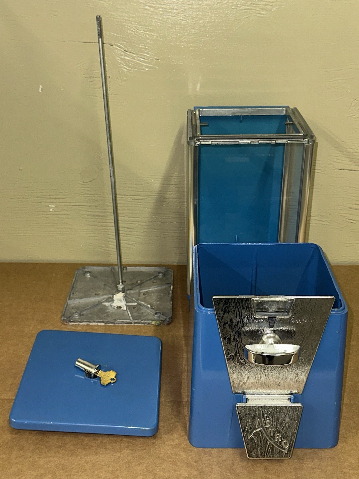 Vista 300 Oak Astro Quarter 25C / Gumball Gum Wheel Bulk Vending Machine WORKING