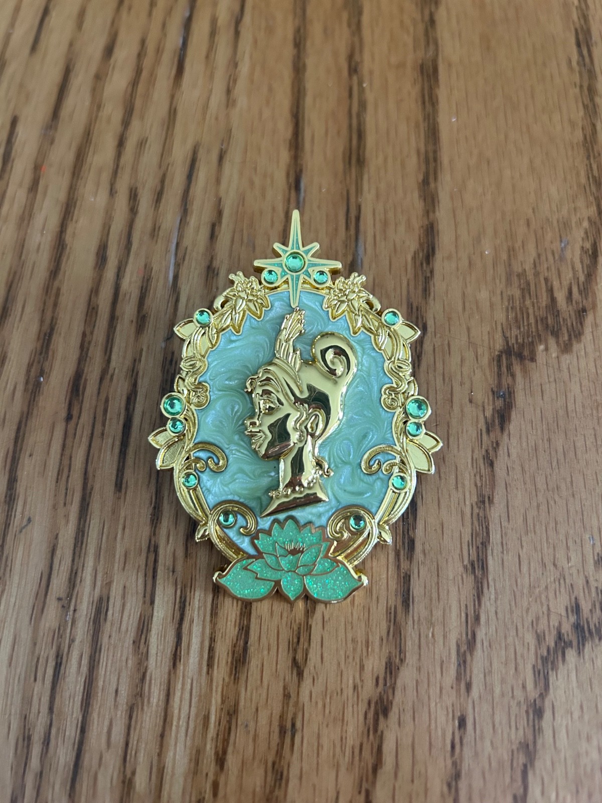 Tiana disney princess enamel pin