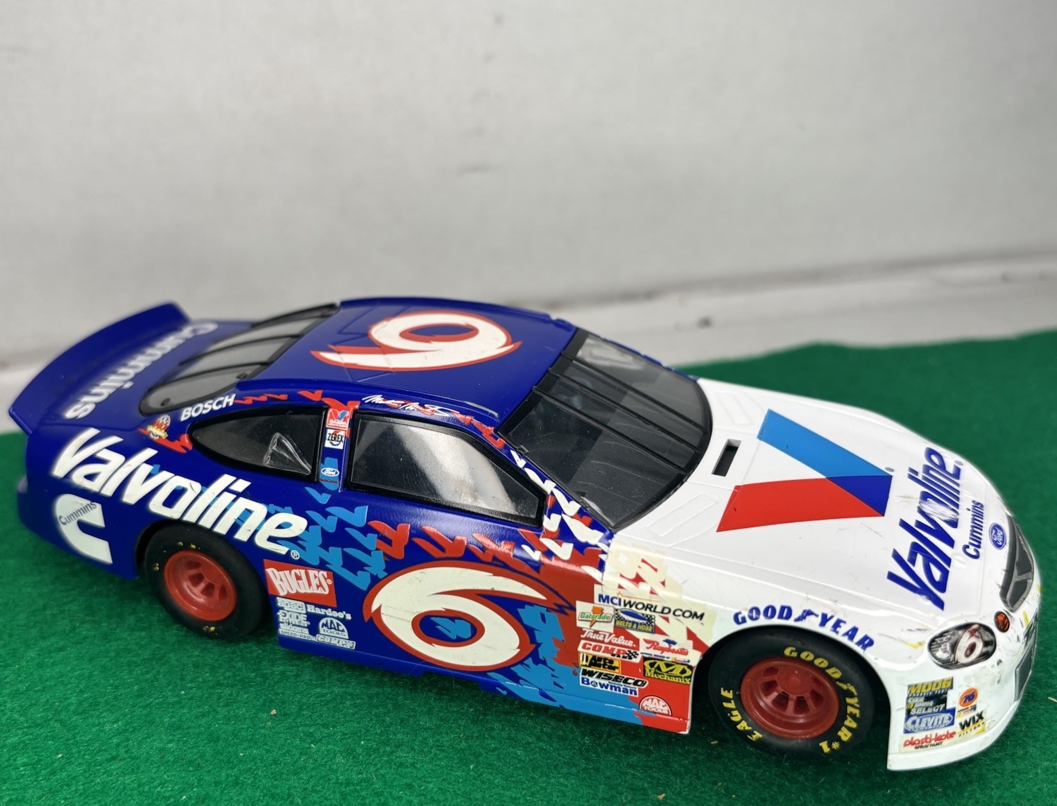 Scalextric 1/32 Scale Slot Car Valvoline #6 Mark Martin Modified for Racing