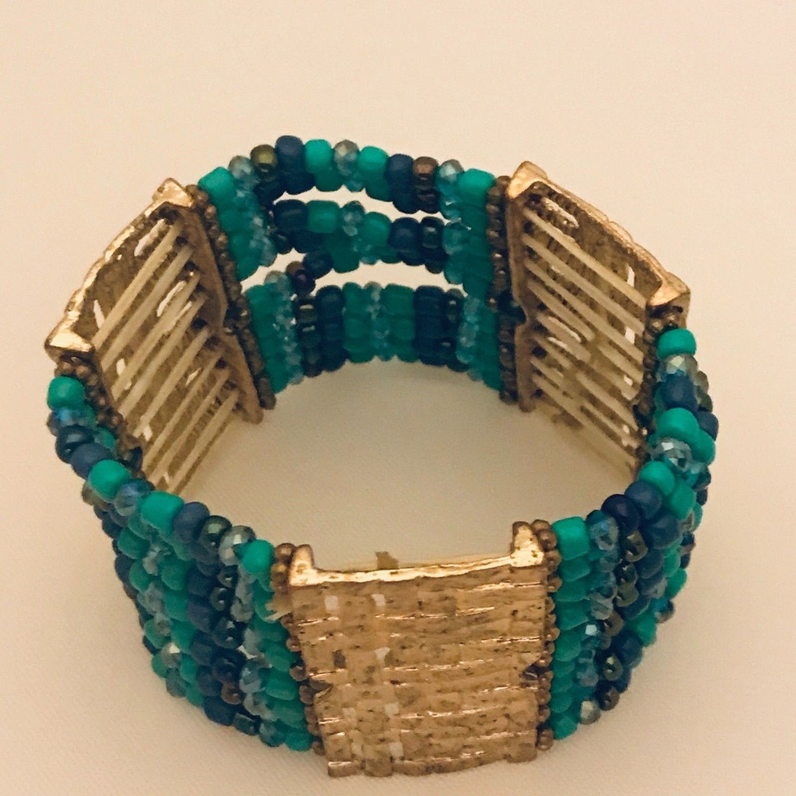 #2919 Beaded aqua stretch bracelet