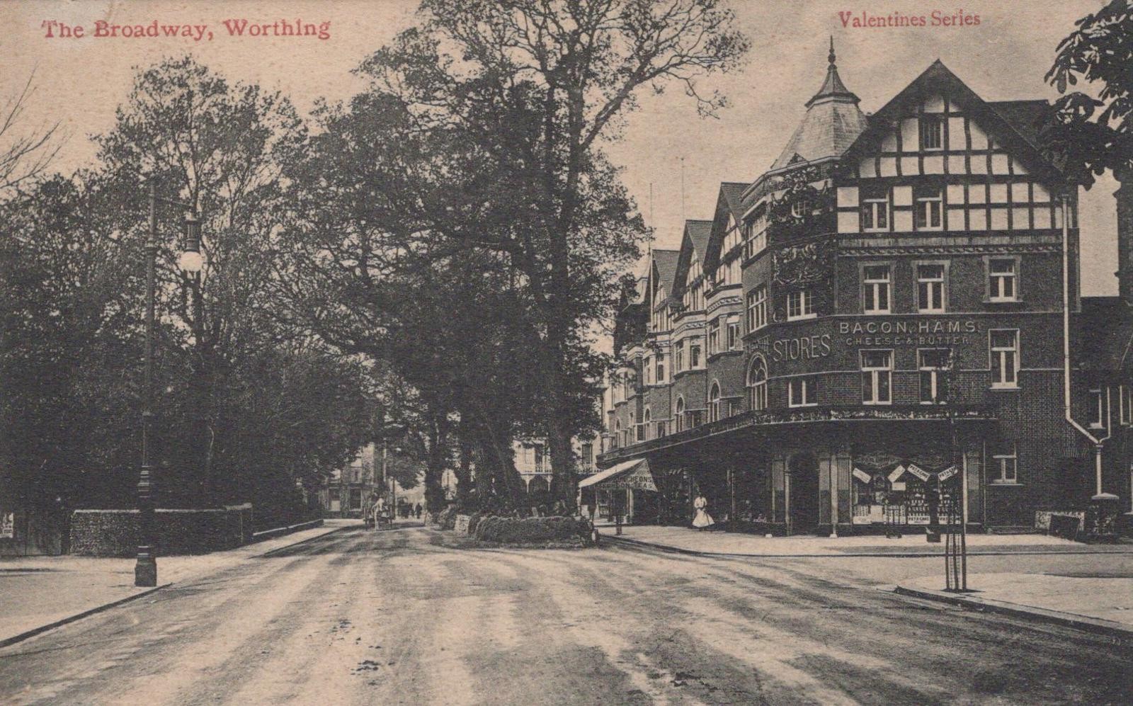 Sussex Postcard - The Broadway, Worthing   VT26